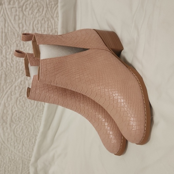 New! Pink ankle bootie boots low stacked heel closed toe slip on Western casual - Picture 6 of 11